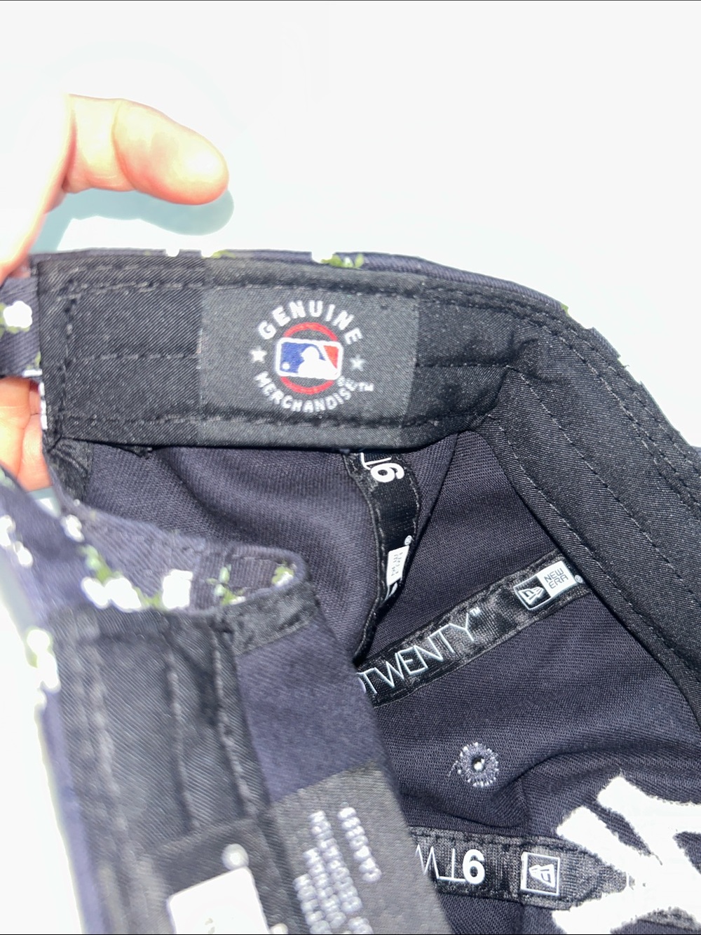 New Era Women's Navy MLB New York Yankees Floral 9TWENTY Adjustable Hat - Picture 6 of 6
